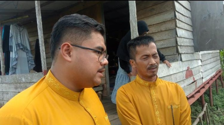 Pemerintah Diminta Lebih Jeli, 2 Anggota DPRD Bintan Bantu Janda Lansia