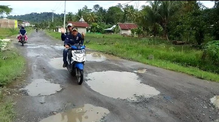 Warga BNS dan Suoh  Berharap Kepada RMD Gubernur Lampung Terpilih Memprioritaskan Perbaikan Jalan