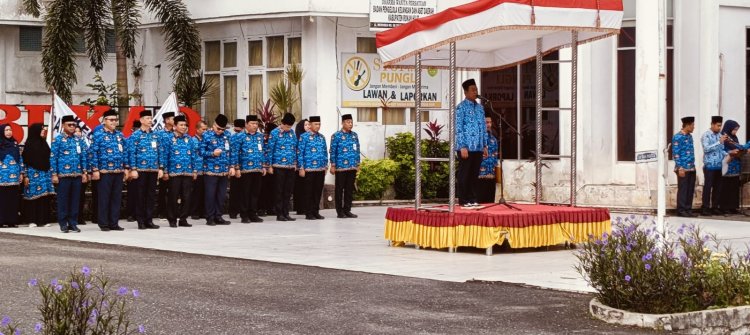 Pimpin Upacara 17 Hari Kerja, Wabup Rohil Ajak ASN Cintai Pekerjaan dan Hormati Pimpinan