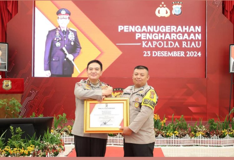 2 Bhabinkamtibmas Polsek Bangko Rohil Terima Penghargaan dari Kapolda dan Kapolres