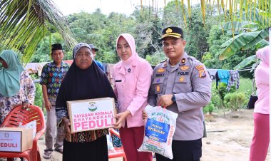 Kapolres Rohil Bagikan Sembako ke Warga Disabilitas dan Kurang Mampu