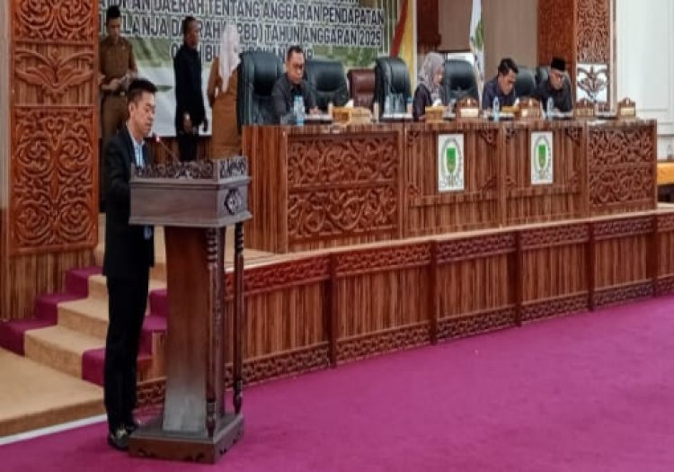 Rapat DPRD, Bupati Rohil Sampaikan Nota Keuangan Ranperda APBD Tahun 2025