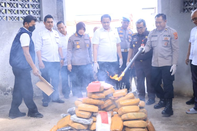 Direktorat Reserse Narkoba Polda Lampung Musnahkan Barang Narkotika Senilai Rp 10,7 Miliar