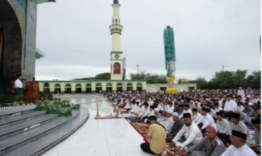 Gubri Bersama Ribuan Warga Riau Salat Idul fitri 1446 H di Masjid Raya Annur