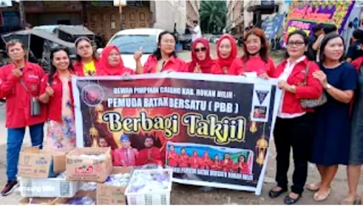 Berbagi Berkah di Bulan Ramadhan, PPB Rohil Bagikan Takjil
