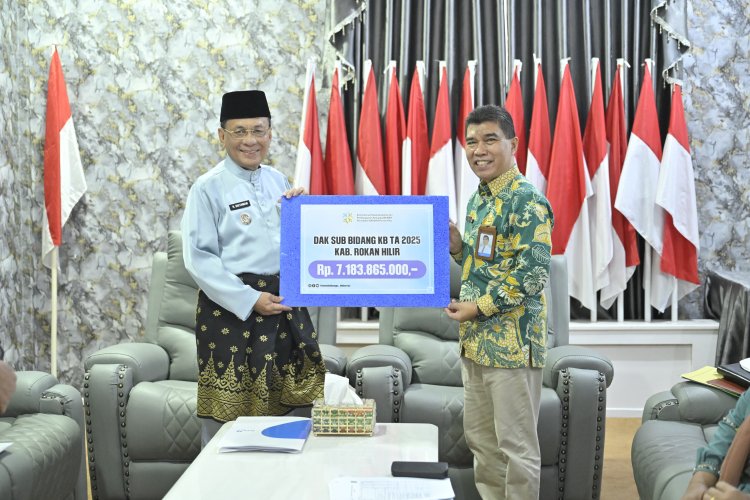 Rp. 7,18 M dari BKKBN Provinsi Riau, Bupati Rohil Terima Pagu DAK Sub Bidang KB Secara Simbolis