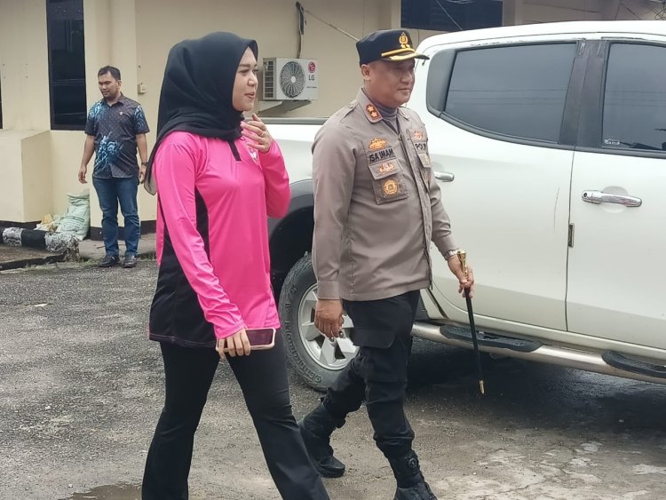 Kunjungi TK Kemala Bhayangkar dan Salurkan Bantuan, Kapolres Rohil : Untuk Kenyamanan Murid