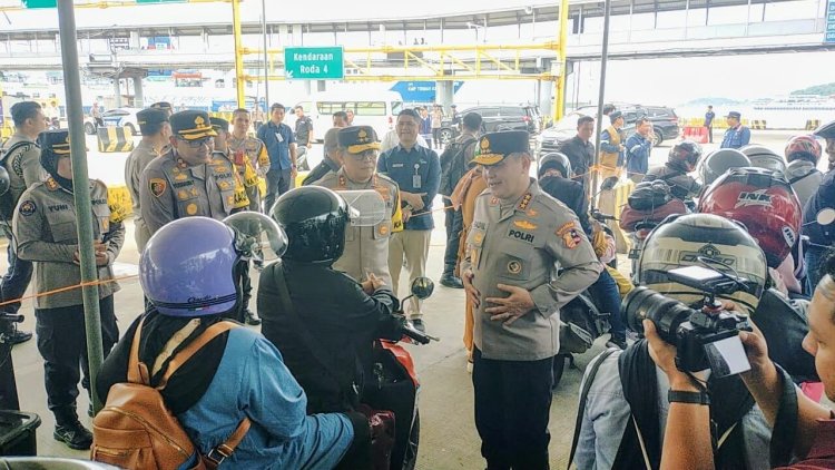 Kabaharkam Polri Sambangi Pemudik di Bakauheni, Imbau Waspada di Perjalanan