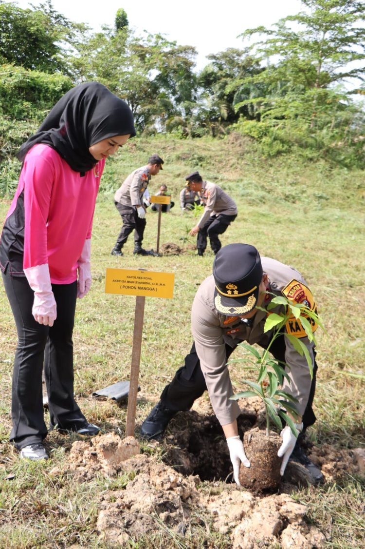 Kapolres Rohil Bersama PJU Tanam Bibit Pohon, Jaga Lingkungan Tetap Asri