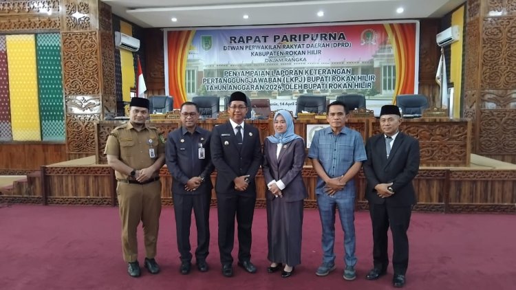 Pemkab Rohil Sampaikan LKPJ Bupati Tahun 2024 Melalui Rapat Paripurna DPRD