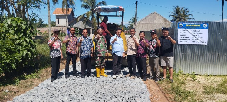 Pemdes Serdang Giat Pengerasan Jalan Sepanjang 1 Km di Dusun 1 A