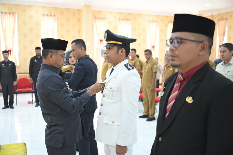 Sekda Rohil Lantik 2 Pejabat Administrator, Tegaskan Profesionalisme dan Responsivitas Layanan Publik