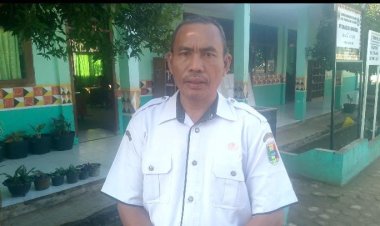 Kepsek SDN 1 Gunung Tiga Pantau Ujian Nasional SDN 1 Gunung Tiga