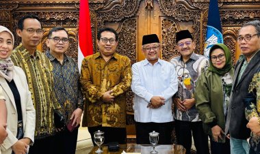 Ketum SMSI Bersama Pengurus Pusat Audiensi dengan Mendikdasmen