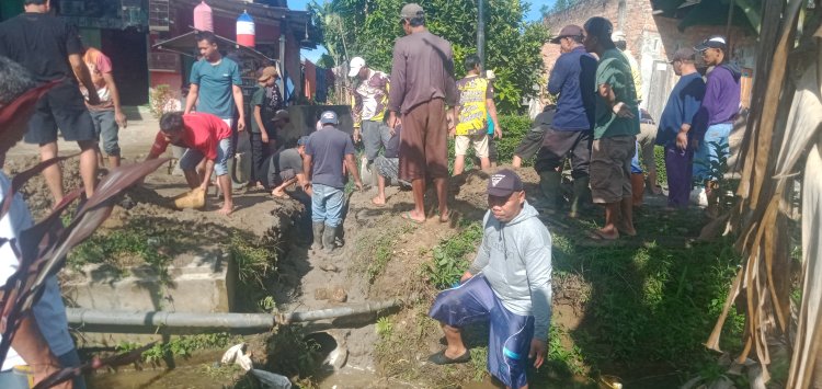 Pemdes Tugu Mulya Gotong Royong Perbaiki Gorong Gorong Amblas