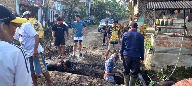 Luar Biasa, Warga Tugu Mulya Perbaiki  Gorong Gorong Secara Swadaya
