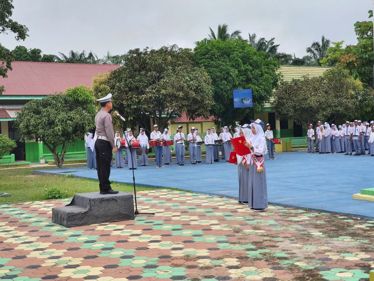 Police Goes To School Satlantas Polres Rohil di SMAN 1 Tanah Putih Tanjung Melawan