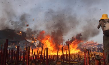 Event Tahunan Bakar Tongkang di Bagansiapiapi Berjalan Lancar dan Kondusif