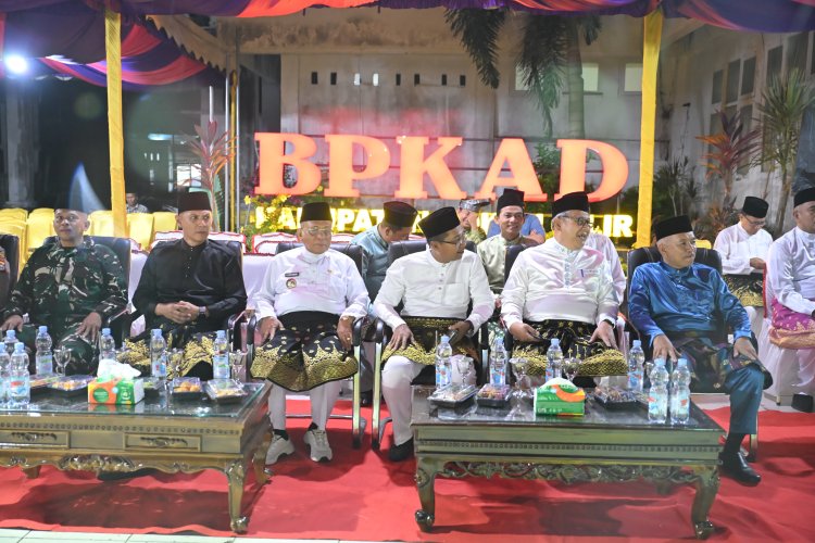 Bupati Rohil  Himbau Jaga Kekompakan Saat Rangkaian Pawai Takbir Idul Adha 2025