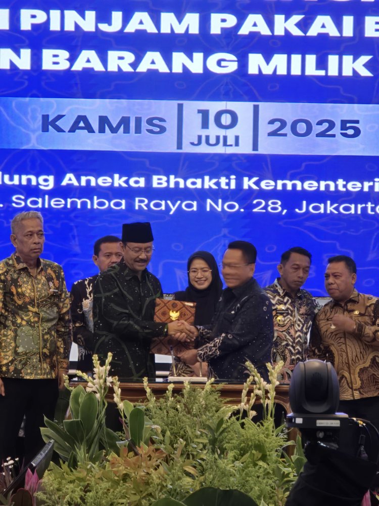 Bupati Rohil Teken MoU di Kemensos, Dukung Penuh Program Sekolah Rakyat