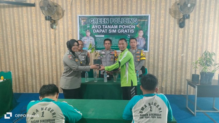 Tanam Pohon di Halaman Sekolah, Polsek Bagan Sinembah Wujudkan Green Policing Humanis dan Adaptif