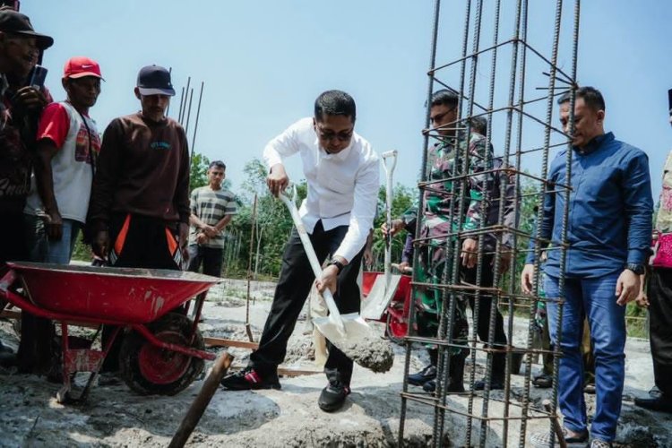 Gotong Royong Bangun Masjid, Wabup Rohil Apresiasi Warga Sintong Induk