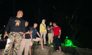 Kapolres Pesisir Barat Tinjau Lokasi Kejadian Korban Tenggelam Terseret Arus Laut di Sekitaran Goa Matu