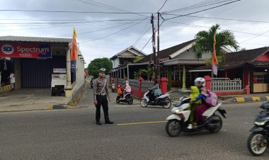 Antisipasi Kepadatan Kendaraan Sat Lantas Polres Pesisir Barat Gelar PAM Rawan Pagi di Simpang Rawas