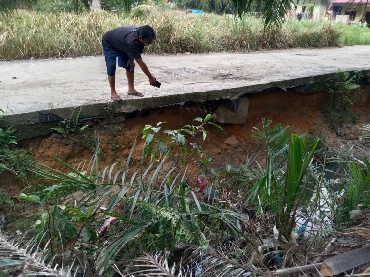 Tanggap Darurat Abrasi, Pemkab Rohil Perkuat Struktur Jalan Astra di Bagan Batu