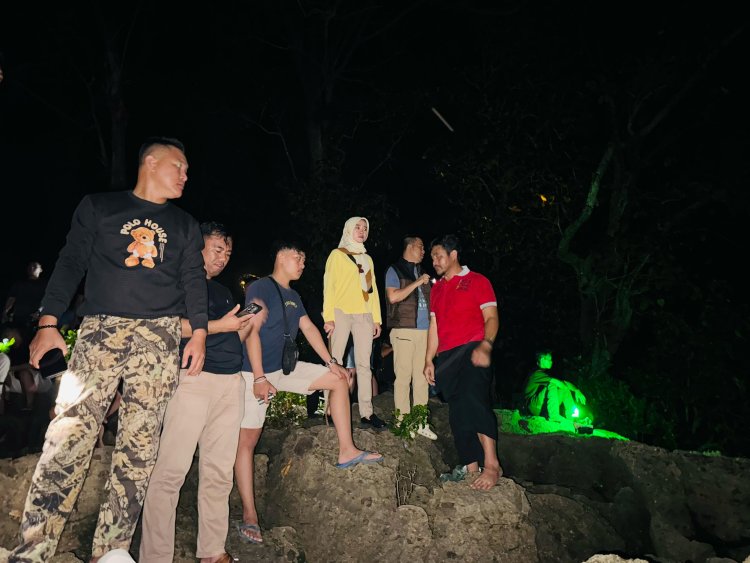 Kapolres Pesisir Barat Tinjau Lokasi Kejadian Korban Tenggelam Terseret Arus Laut di Sekitaran Goa Matu