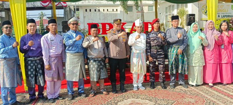 Kenakan Pakaian Adat Melayu, Sekda Rohil Pimpin Upacara Peringati HUT Riau ke-68