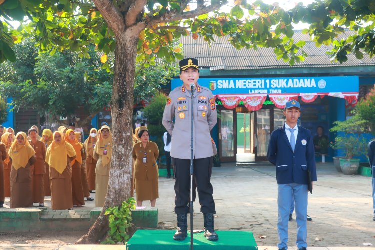 Jadi Pembina Upacara di SMA Negeri 1 Sukadana, Ini Pesan Kapolres Lampung Timur