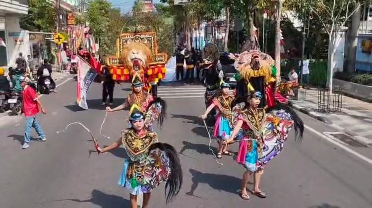 HUT RI ke-80 di Bojonegoro Dimeriahkan Pawai Budaya Kusuma Nusantara (BKN)