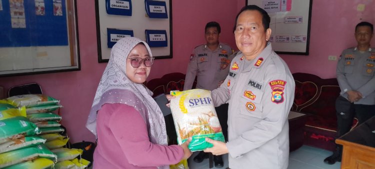 Polsek Pesisir Tengah Gelar Gerakan Pangan Murah untuk Masyarakat