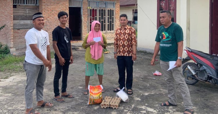 Gerakan Jumat Berkah, Pemuda Sintong Bagikan Sembako untuk Warga Dhuafa