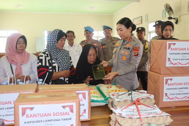 Kapolres Lampung Timur Salurkan Bantuan Sosial kepada Keluarga Pasien Pak Purnomo