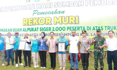 Kapolres Lampung Timur AKBP Heti Patmawati Hadiri Pemecahan Rekor MURI Makan Buah Alpukat Siger di Desa Gunung Mas