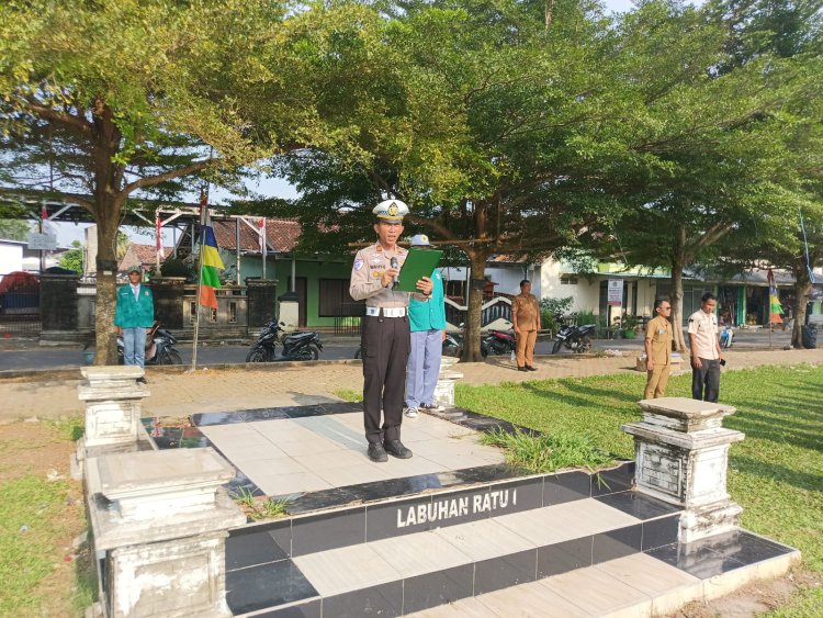 Kasat Lantas Polres Lampung Timur Jadi Pembina Upacara di SMK YPI 2 Way Jepara