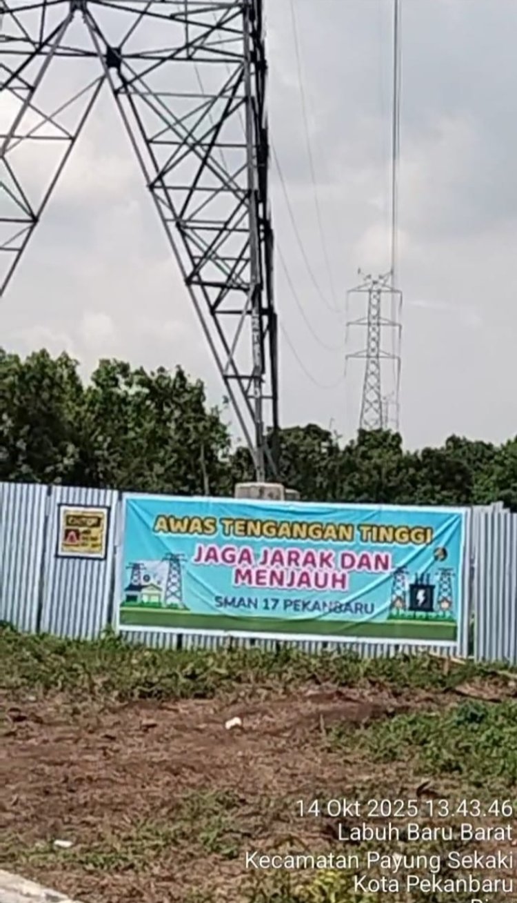 Gedung SMAN 17 Kota Pekanbaru Dekat SUTET, LSM Gakorpan : Bahaya Keselamatan Guru dan Siswa