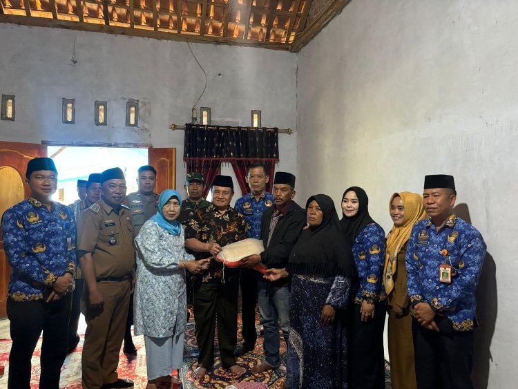 Tragedi Batam: Wabup Mad Hasnurin Datangi Rumah Duka Dwi Putri, Berikan Dukungan Keluarga Korban Dugaan Penganiayaan di Kepulauan Riau