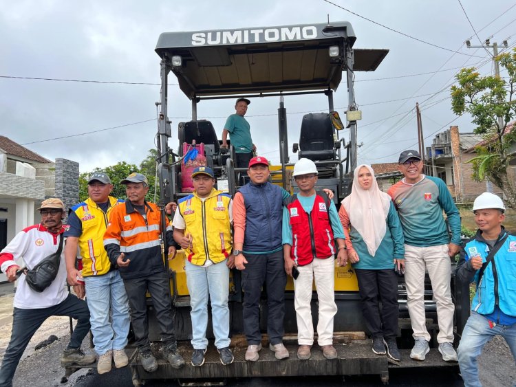 Proyek Pengaspalan Jalan Pekon Waspada Disambut Antusias Warga