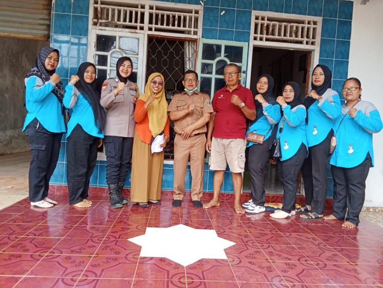 Bhabinkamtibmas Polsek Pekalongan Dukung Program STBM di Desa Gantimulyo