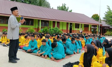 Sambut Ramadhan 1447 H, UPT SMPN 6 Siak Hulu Gelar Kegiatan Keagamaan dan Bersih Lingkungan Sekolah