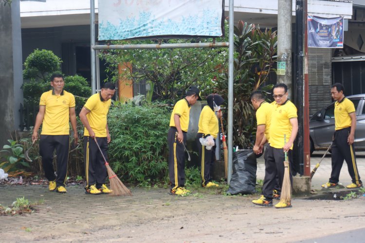 Polres Lampung Timur Dukung Gerakan Indonesia Asri dan Peduli Kebersihan Lingkungan di Kecamatan Pekalongan