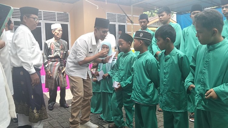 Sambut Ramadhan 1447 H, PJ Kades Desabaru Santuni Anak Yatim, Camat Siak Hulu Turut Hadir