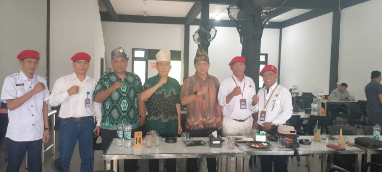 Kapolsek Siak Hulu dan Ormas LCI Ngopi Bareng Bahas Kamtibmas Jelang Ramadhan 1447 H