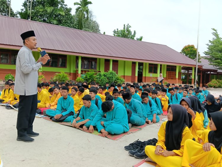 Sambut Ramadhan 1447 H, UPT SMPN 6 Siak Hulu Gelar Kegiatan Keagamaan dan Bersih Lingkungan Sekolah
