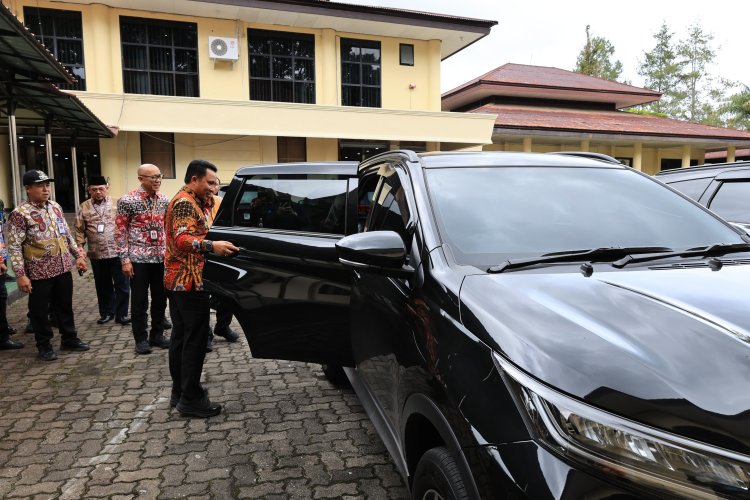Warga Boleh Pakai Mobil Dinas Camat Buat Acara Nikah dan Berobat