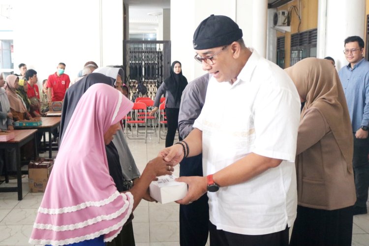 Andi Surya dan Keluarga Tunaikan Zakat Mal ke Ribuan Mustahik di UMITRA