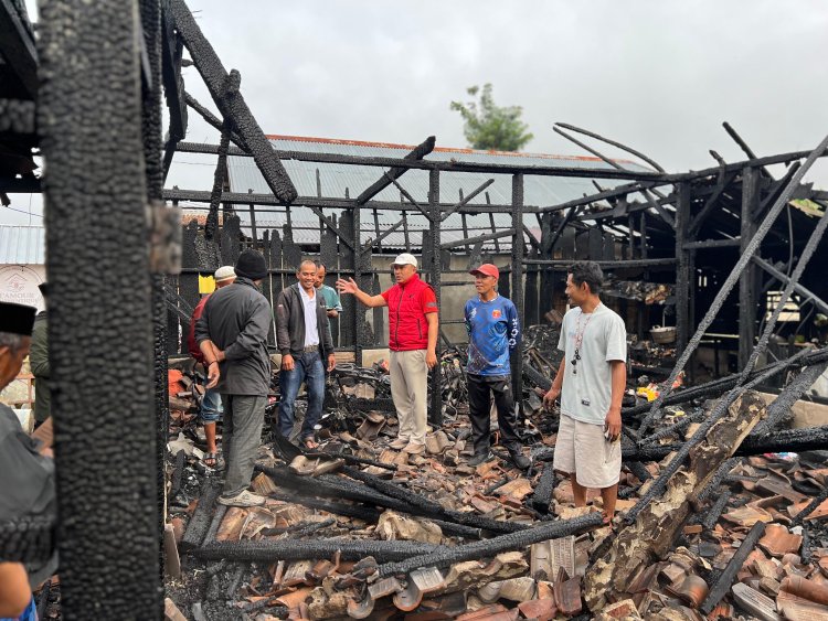 Gerak Cepat, Bupati Lampung Barat Sambangi Rumah Korban Kebakaran di Tugu Muya